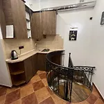 House Of Ukraine на площі ринок з приватним бомбосховищем