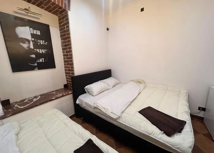 House Of Ukraine на площі ринок з приватним бомбосховищем *