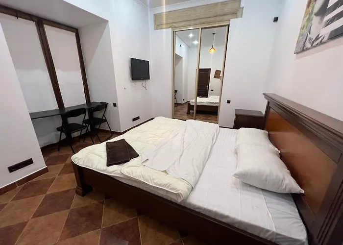 House Of Ukraine на площі ринок з приватним бомбосховищем Apartamento