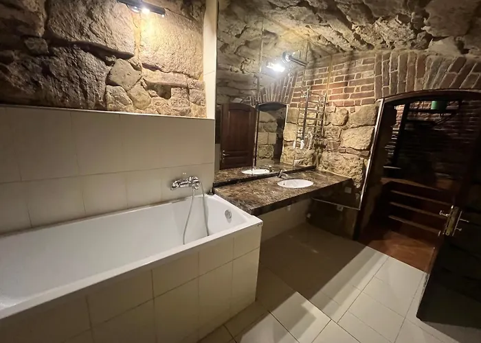 Apartamento House Of Ukraine на площі ринок з приватним бомбосховищем *