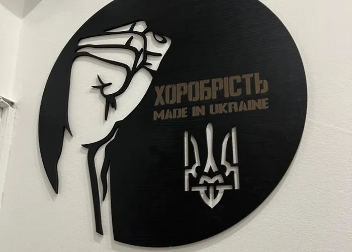 House Of Ukraine на площі ринок з приватним бомбосховищем *