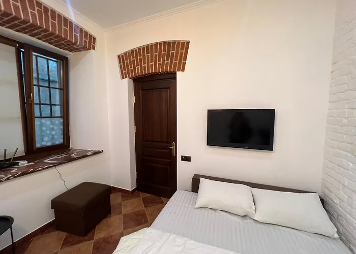 House Of Ukraine на площі ринок з приватним бомбосховищем Leópolis